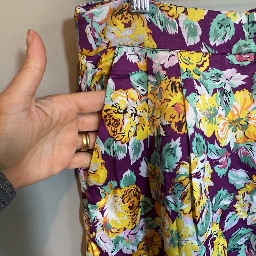 Zara Bermuda Shorts Floral Satin Feel Pleated Side Pockets Purple Yellow Size L - Picture 3 of 9